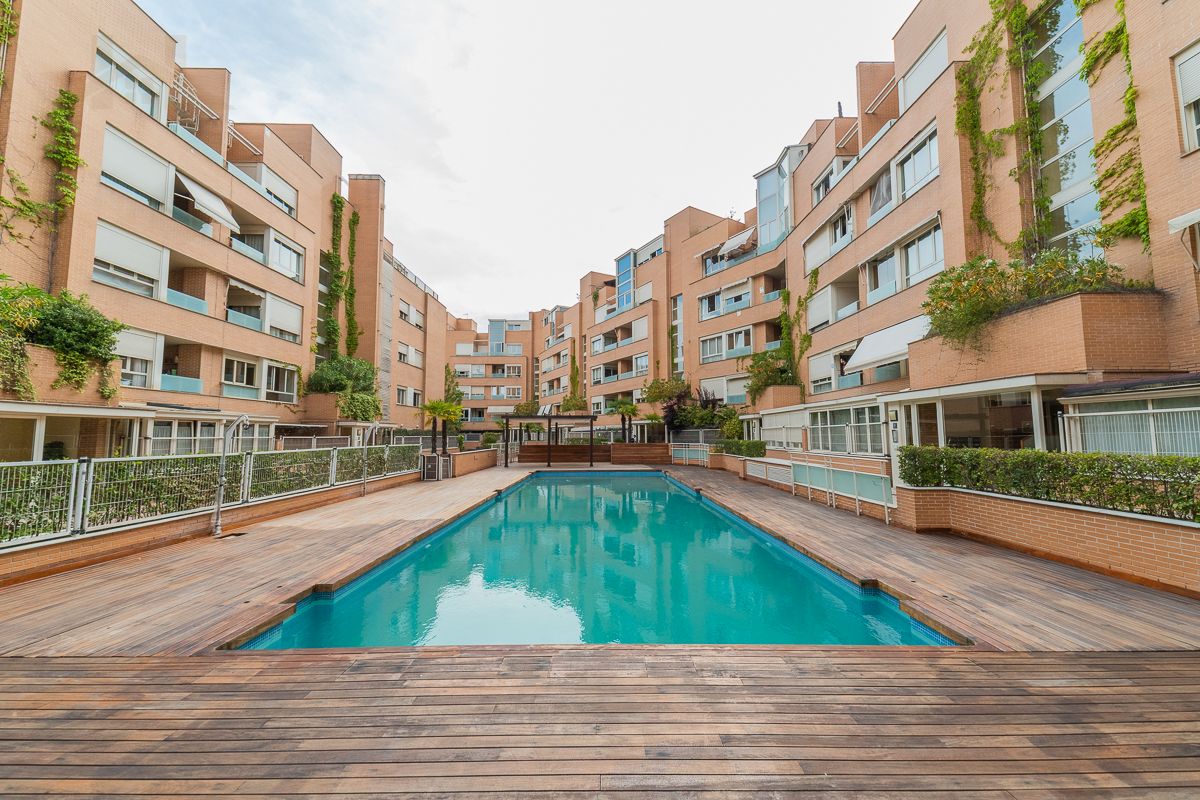 Piscina de Àtic en venda en Alcobendas amb Aire condicionat, Calefacció i Jardí privat