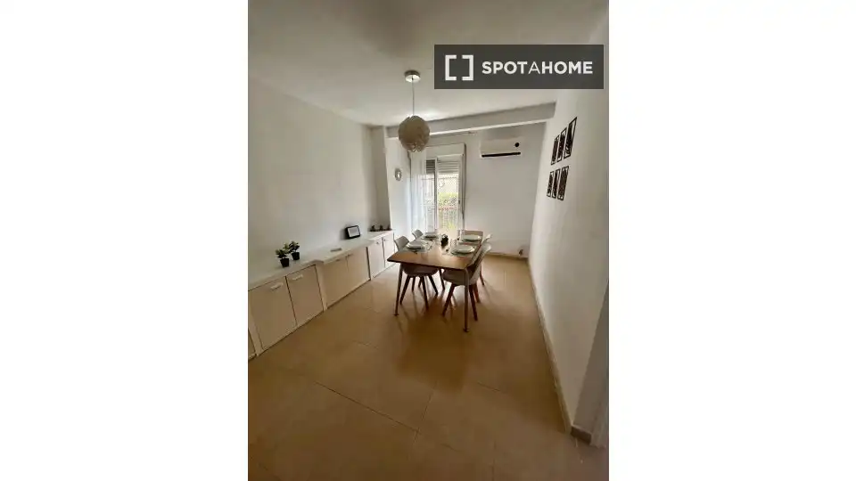Vista exterior de Piso de alquiler en Alicante / Alacant con Aire acondicionado, Calefacción y Amueblado