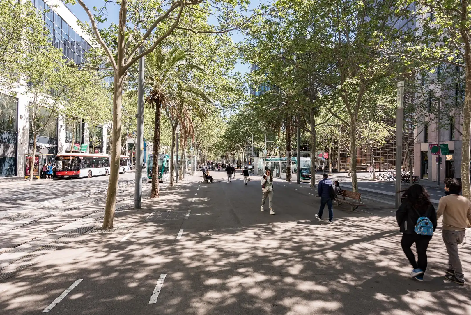 Vista exterior de Oficina en venda en Barcelona amb Aire condicionat i Terrassa