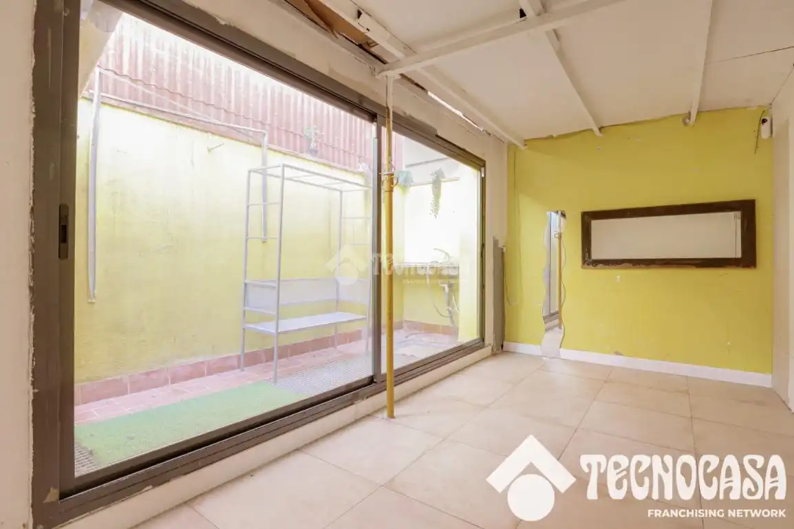 Exterior view of Buildings for sale in Barcelona
