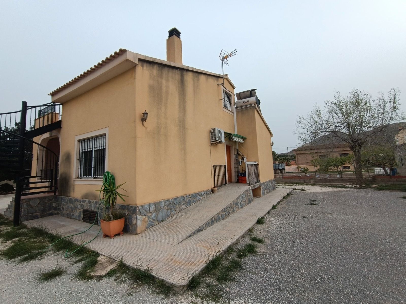 Vista exterior de Casa o xalet en venda en Alicante / Alacant amb Jardí privat, Terrassa i Moblat