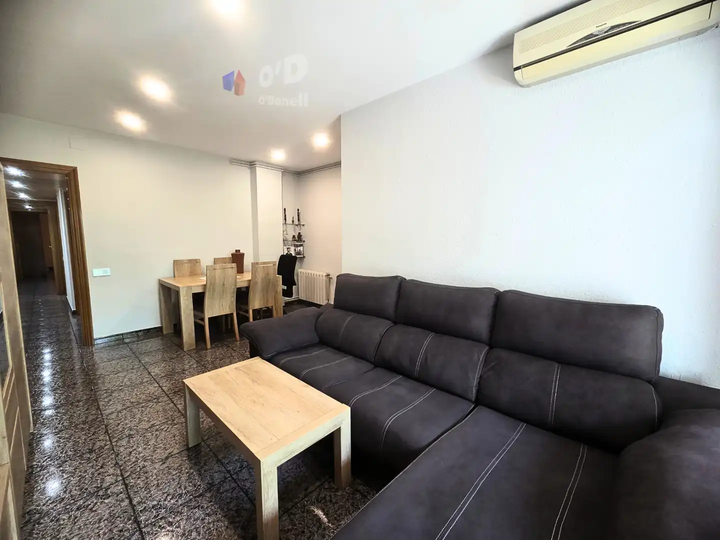 Living room of Flat for sale in Sant Boi de Llobregat  with Air Conditioner, Heating and Balcony