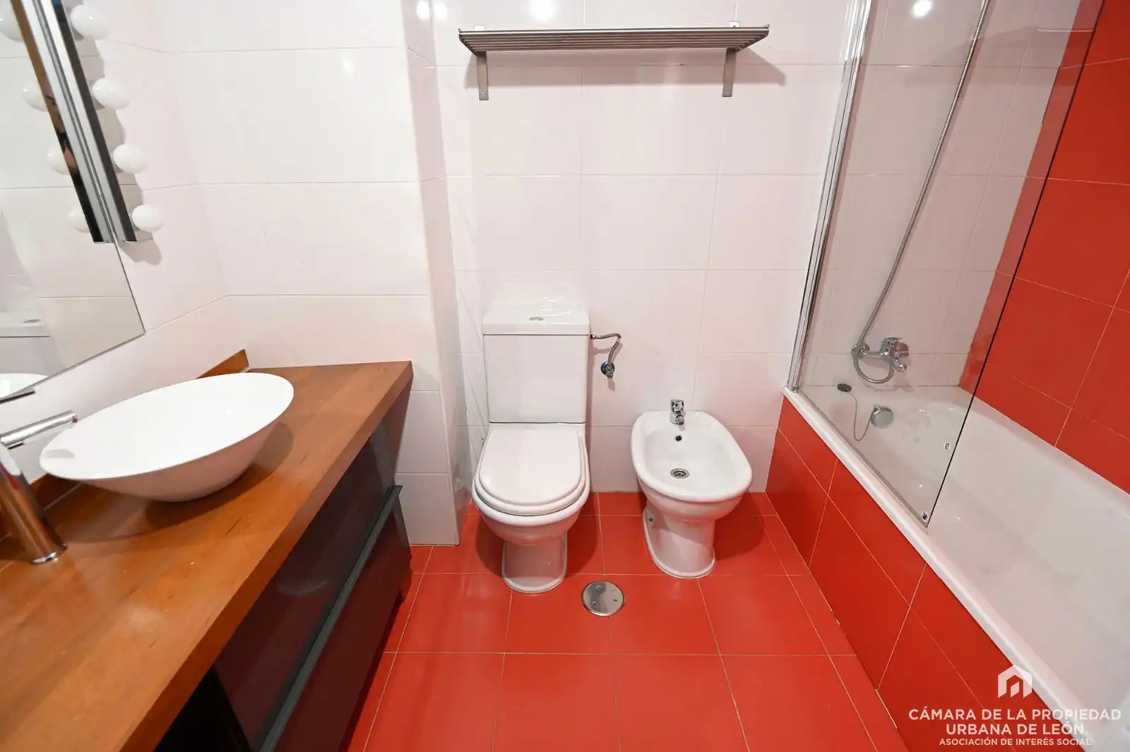 Baño de Piso de alquiler en León Capital  con Calefacción, Parquet y Terraza