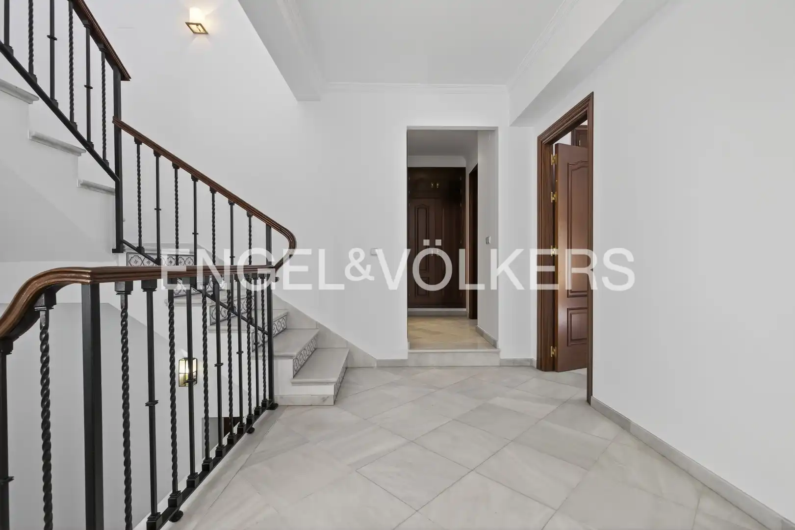 Houses for sale in Osuna  with Air Conditioner and Heating