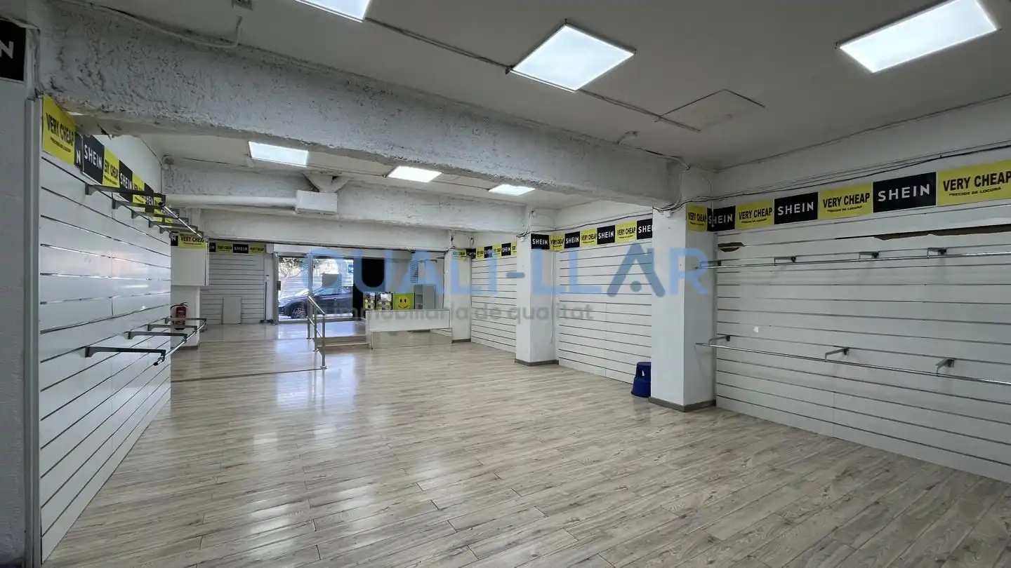 Local en venta en Sant Feliu de Llobregat con Terraza