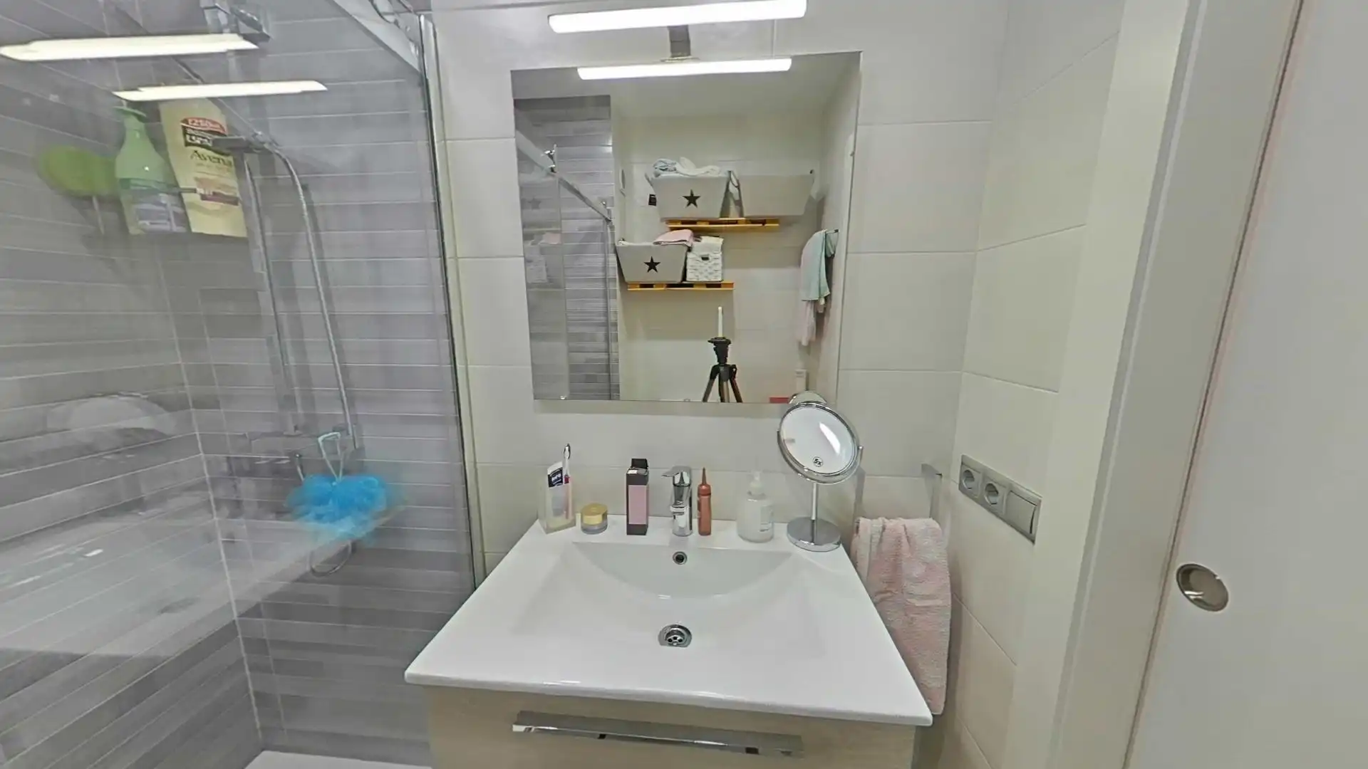 Bany de Pis en venda en Canovelles amb Calefacció, Moblat i Balcó