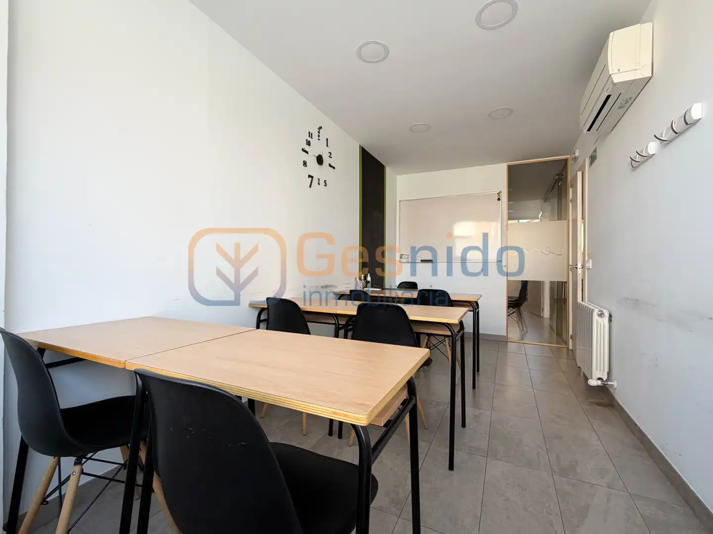 Dining room of Commercial properties for rent in Segovia  with Air Conditioner