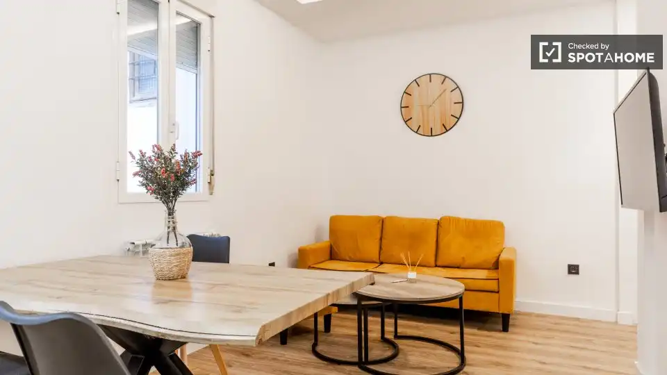 Living room of Flat for rent in Madrid  with Air Conditioner, Heating and Furnished
