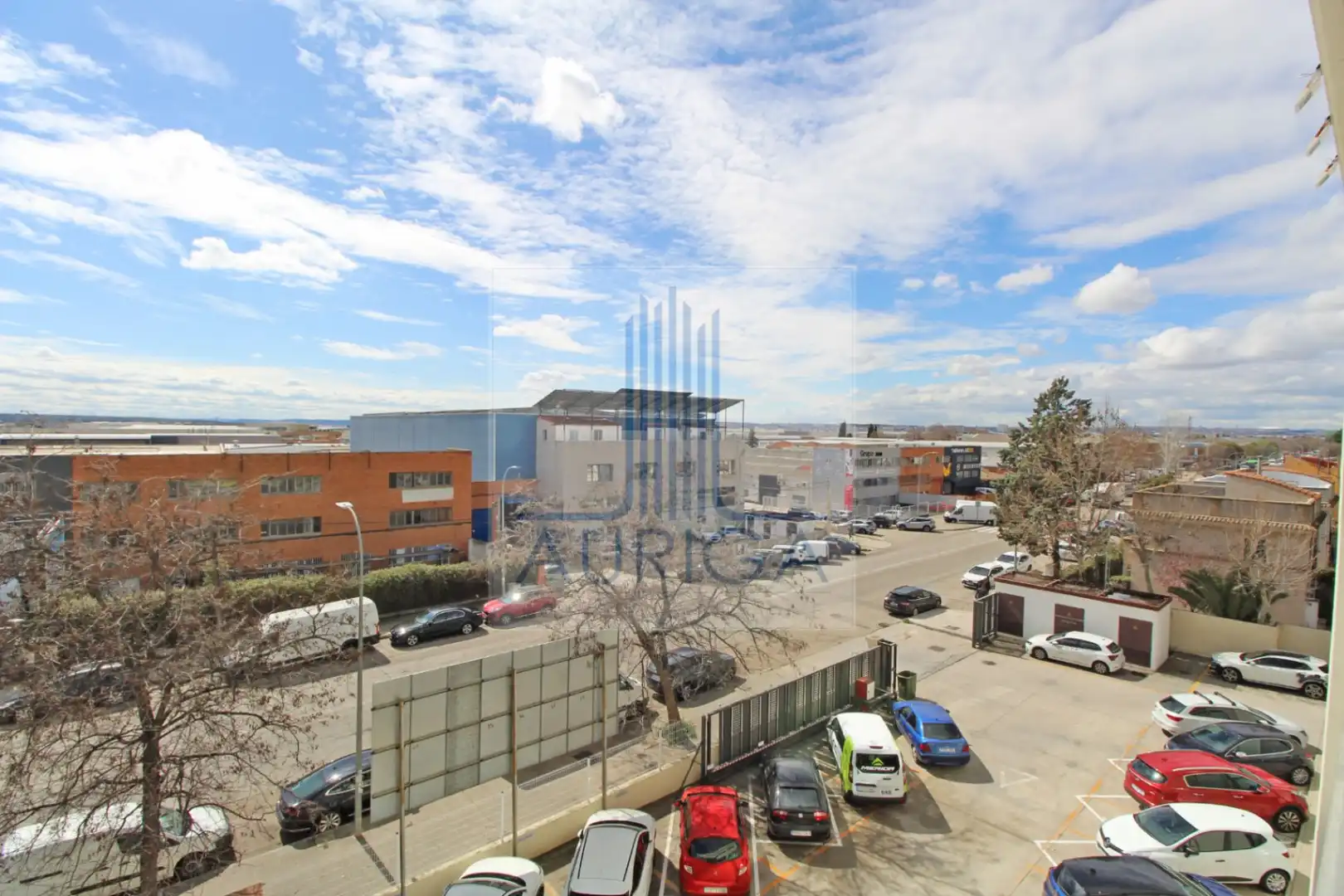 Vista exterior de Oficina en venta en San Fernando de Henares con Calefacción y Trastero