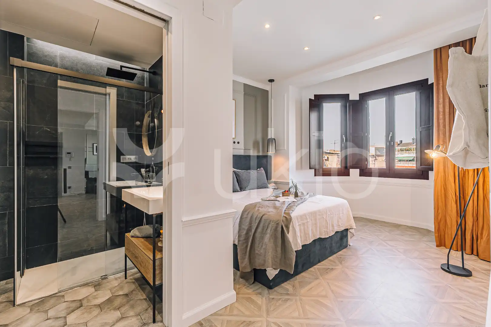 Dormitori de Apartament de lloguer en Barcelona amb Aire condicionat, Calefacció i Moblat