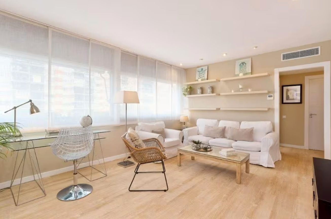 Sala d'estar de Apartament de lloguer en  Barcelona Capital amb Aire condicionat, Calefacció i Parquet