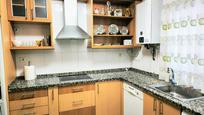 Cuina de Pis en venda en León Capital  amb Calefacció, Terrassa i Balcó
