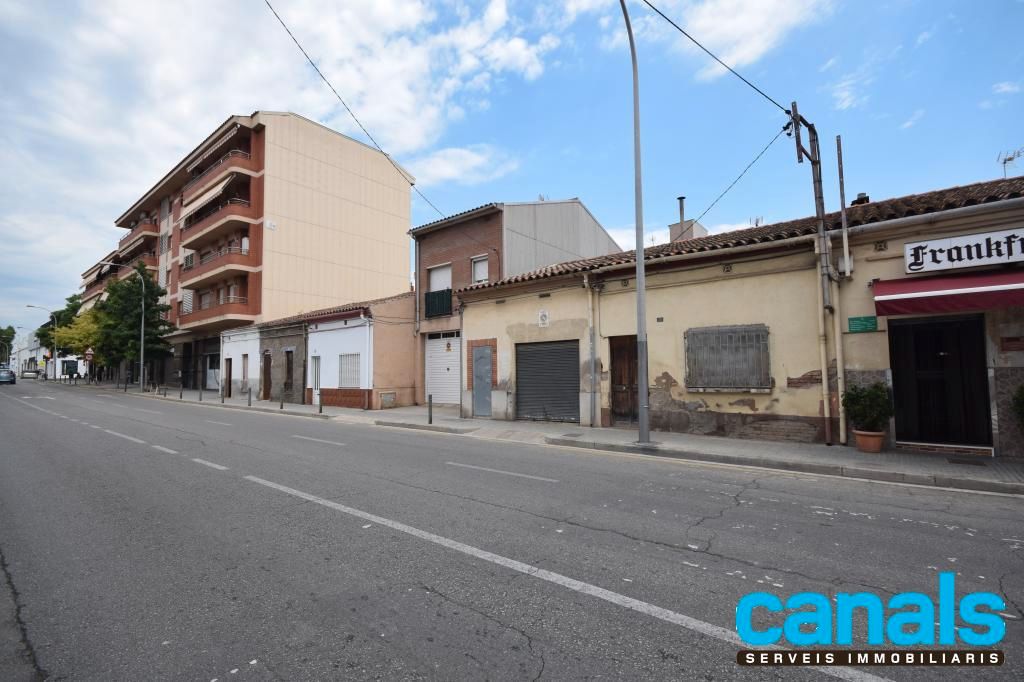 Vista exterior de Casa o xalet en venda en Cerdanyola del Vallès amb Terrassa