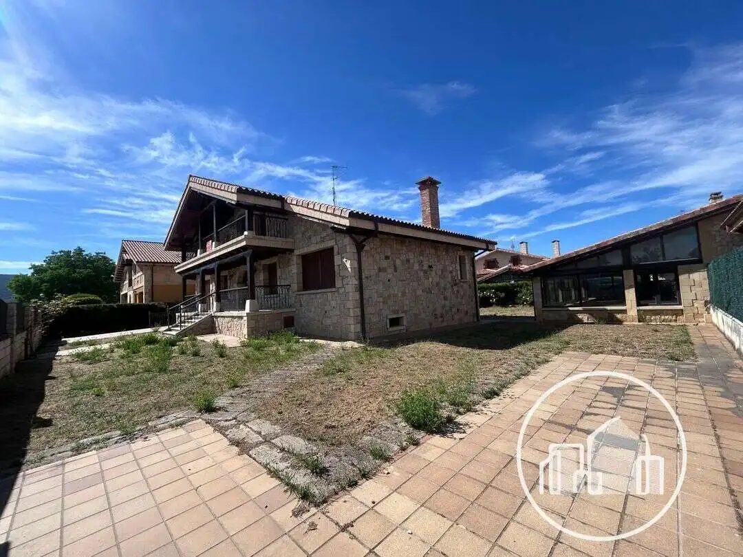 Chalet con piscina en venta en Villarcayo de Merindad de Castilla la Vieja