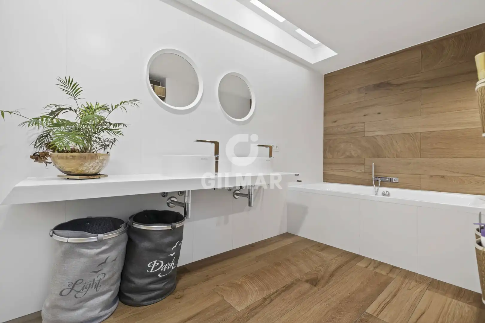 Bathroom of Detached homes for sale in Sevilla  with Heating and Swimming Pool