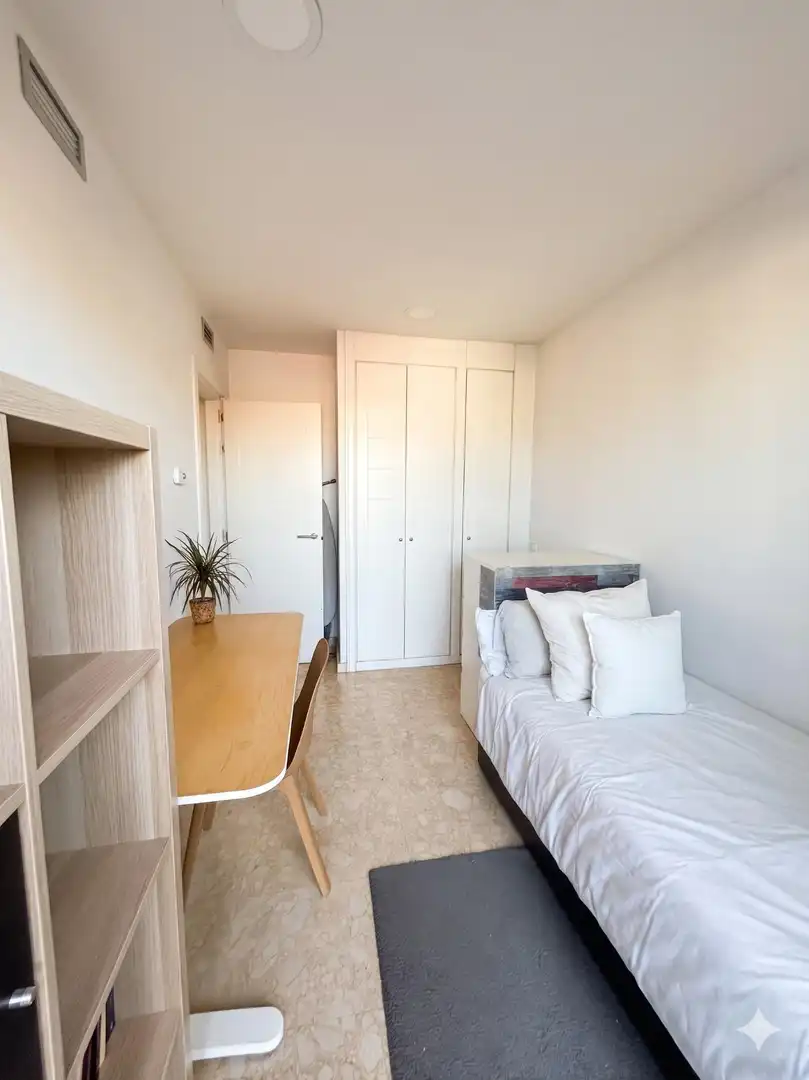 Habitación de Piso para compartir en Madrid con Aire acondicionado, Calefacción y Jardín privado