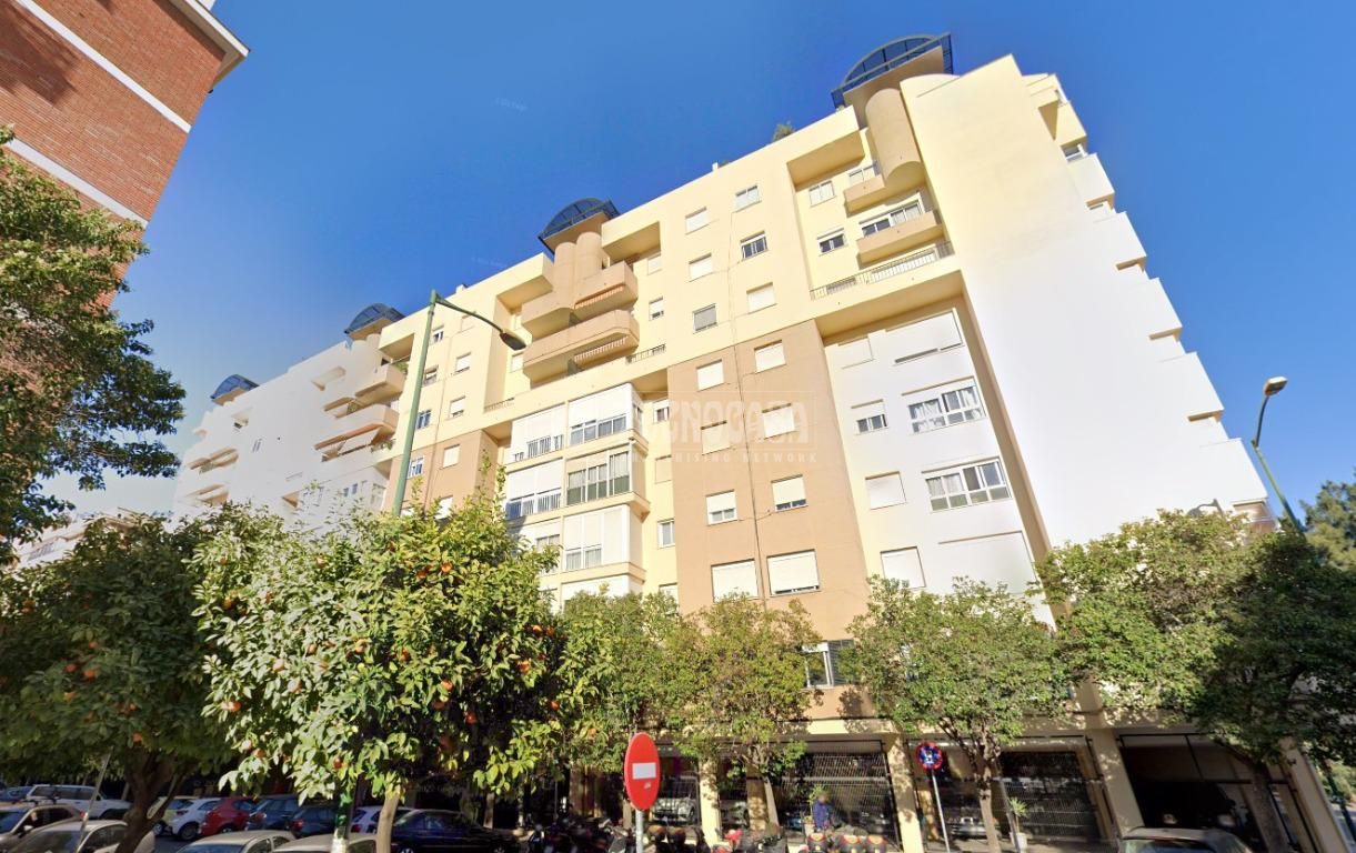 Exterior view of Flat for sale in  Sevilla Capital  with Air Conditioner