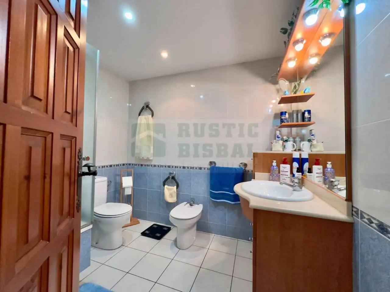 Bathroom of Flat for sale in La Bisbal d'Empordà  with Air Conditioner, Heating and Terrace
