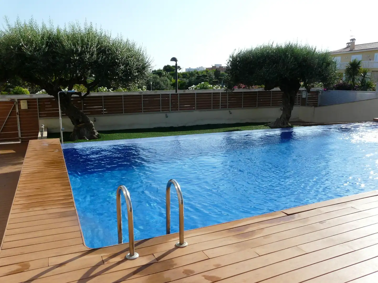 Piscina de Apartamento de alquiler en Vinaròs con Aire acondicionado, Calefacción y Jardín privado