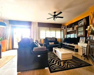 Sala d'estar de Casa adosada en venda en Collado Mediano amb Calefacció, Jardí privat i Parquet