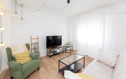 Living room of Flat for sale in  Granada Capital  with Air Conditioner, Heating and Parquet flooring