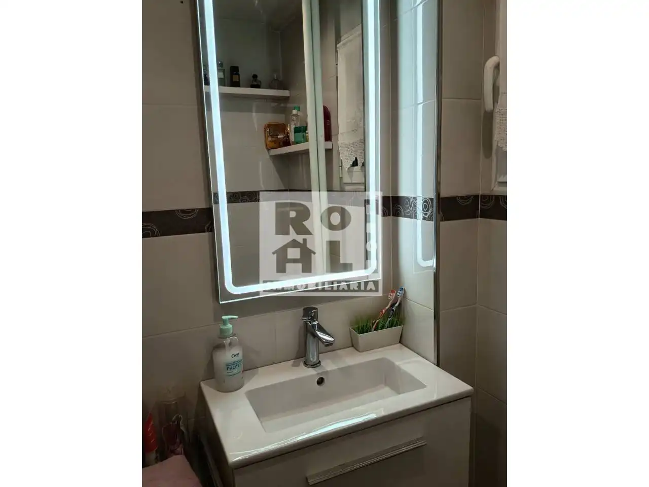 Bathroom of Flat for sale in León Capital   with Heating, Parquet flooring and Terrace