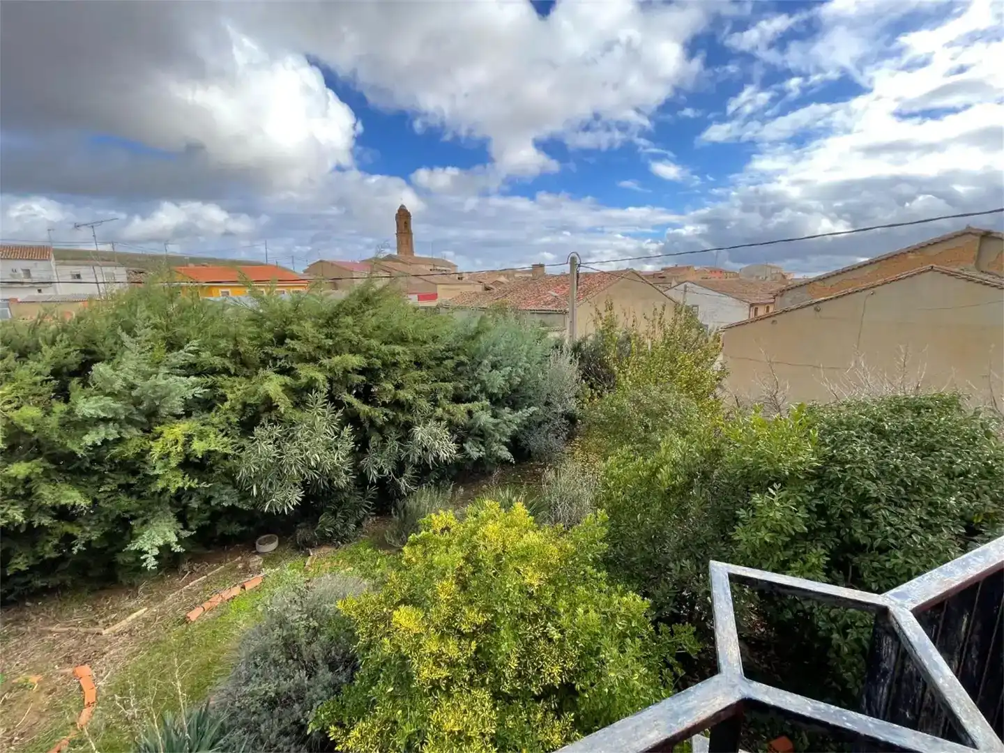 Vista exterior de Casa o xalet en venda en Castronuevo amb Jardí privat, Traster i Balcó