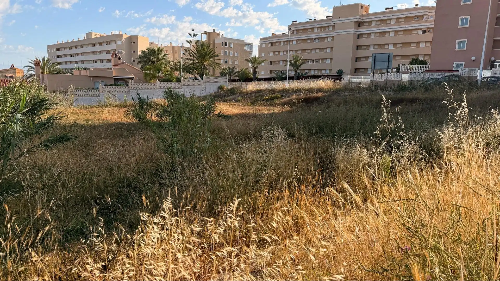 Terreno residencial en venta en Los Arenales del Sol, imagen 3