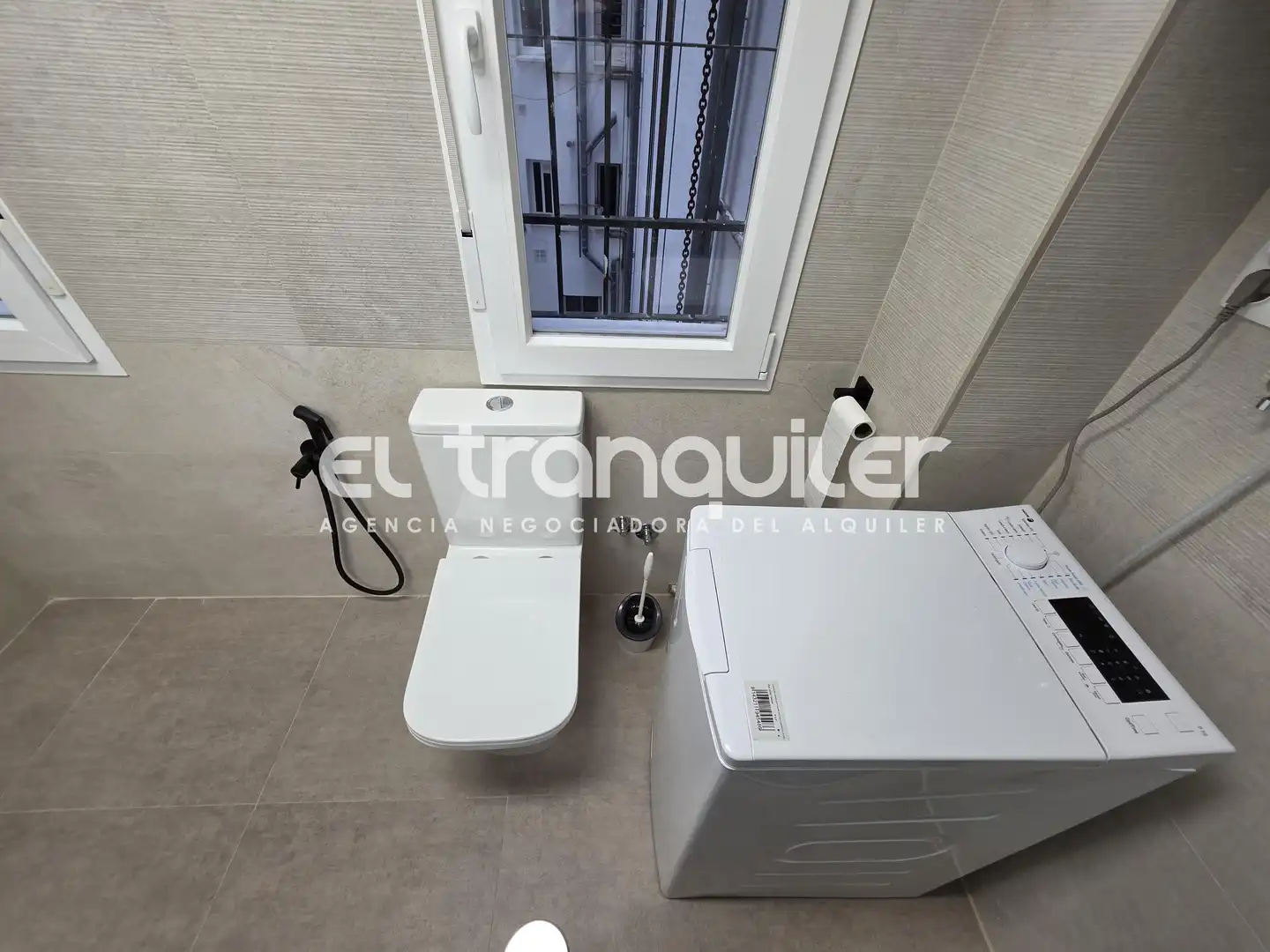 Badezimmer von Wohnung zur Miete in Madrid mit Klimaanlage, Terrasse und Möbliert