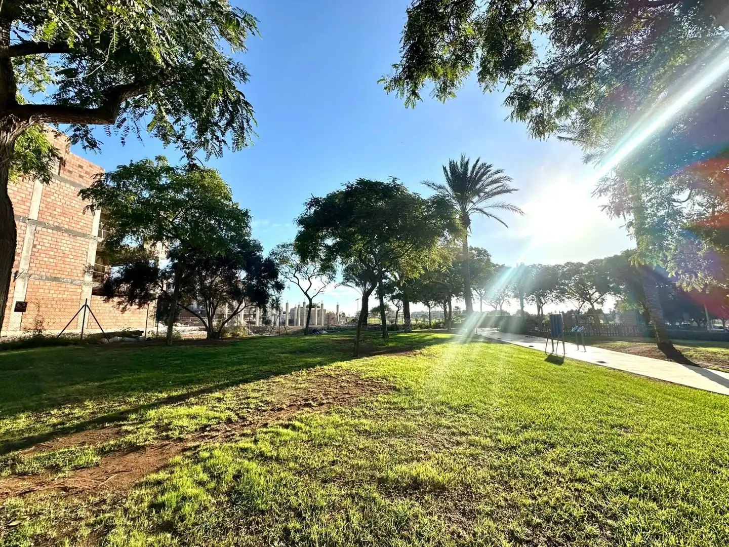 Vista exterior de Piso en venta en Almería con Jardín privado y Terraza