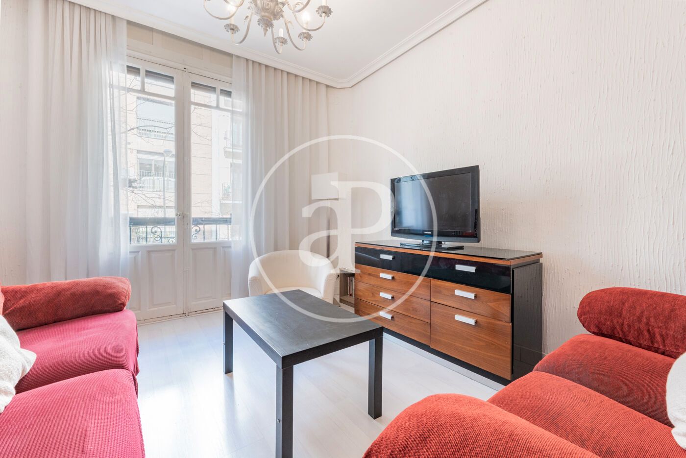 Sala de estar de Piso en venta en  Madrid Capital con Calefacción y Amueblado