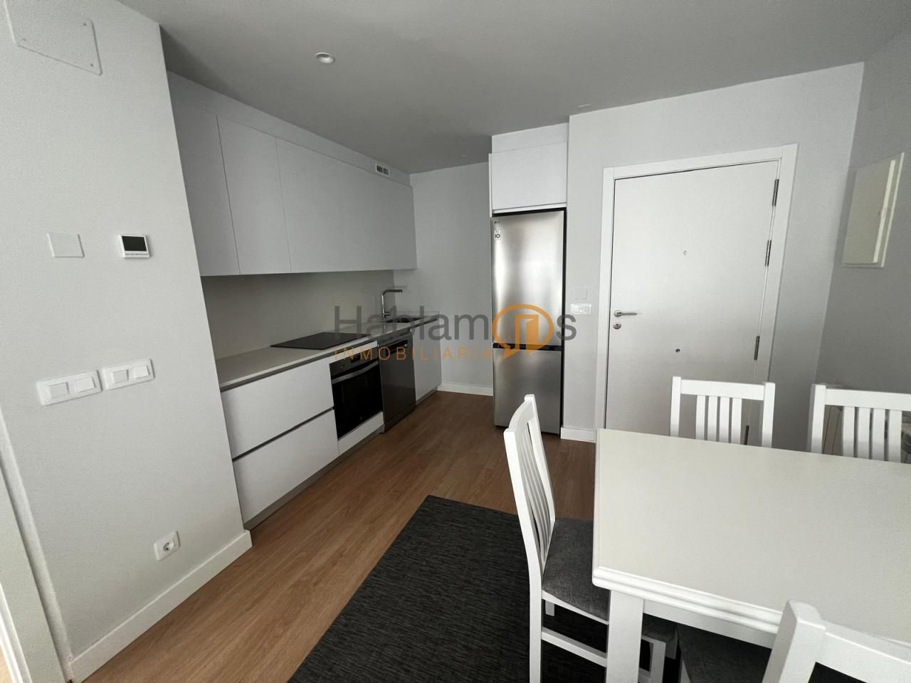Cuina de Apartament en venda en Pontevedra Capital  amb Calefacció, Parquet i Terrassa