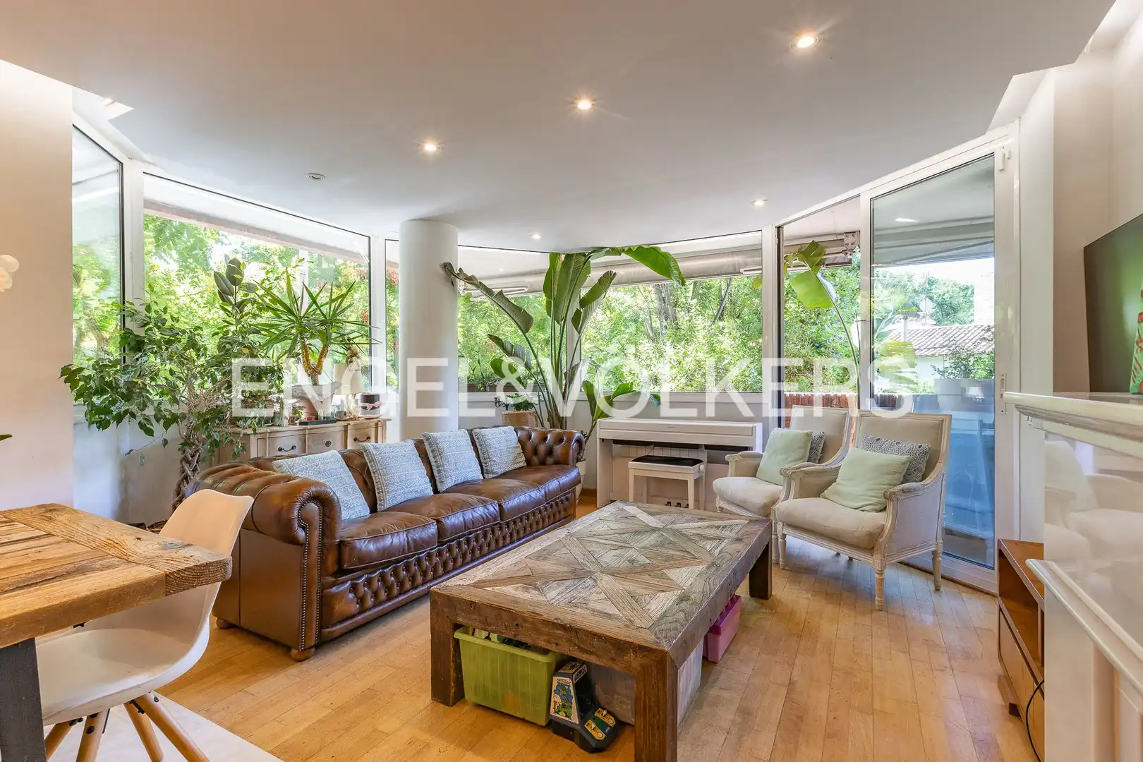 Living room of Flat for sale in Sant Cugat del Vallès  with Air Conditioner, Heating and Private garden