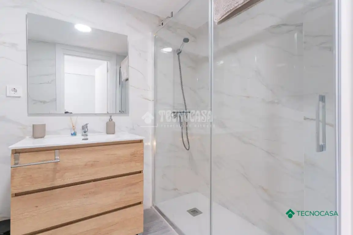 Bathroom of Flat for sale in Roquetas de Mar  with Heating, Terrace and Balcony