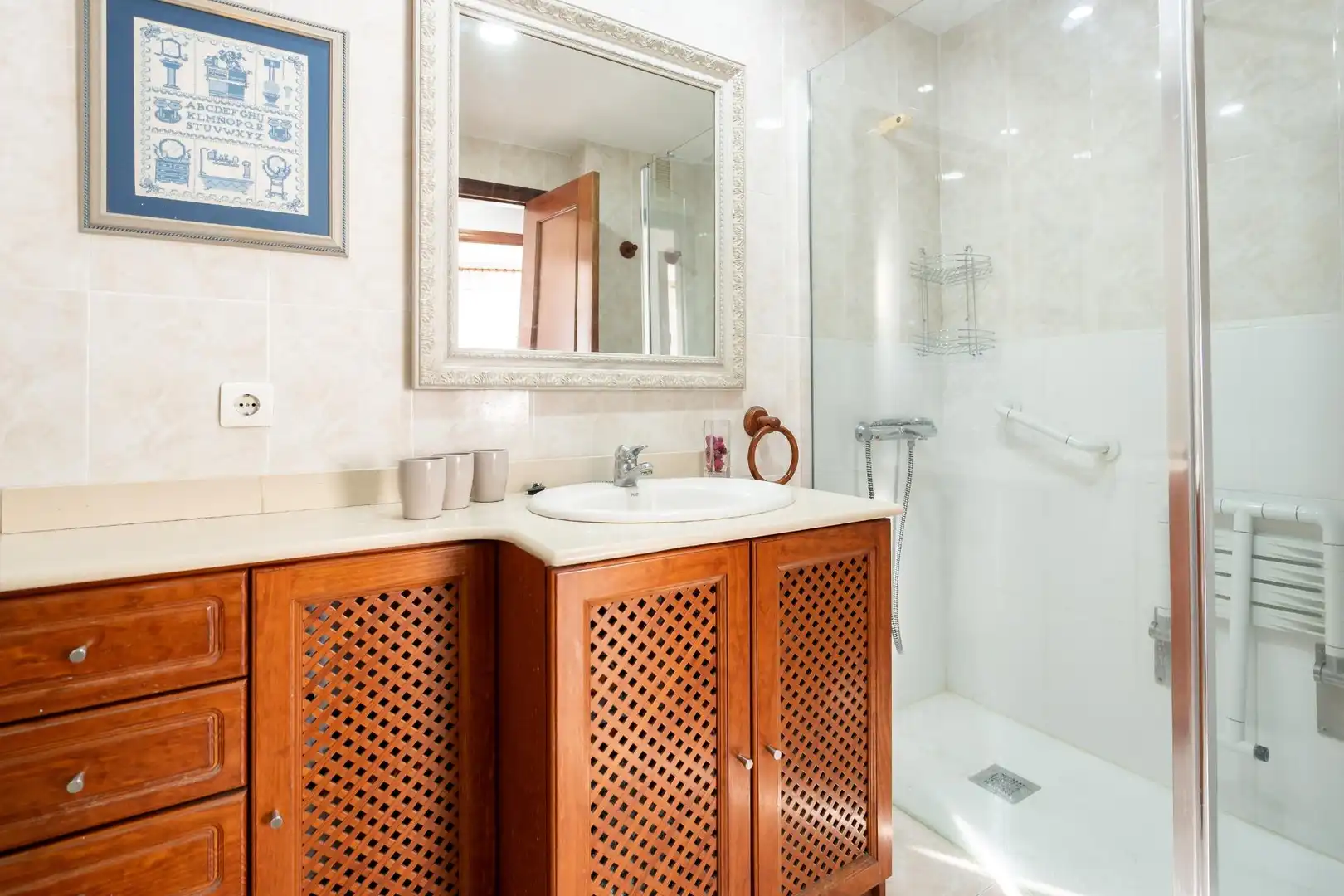 Baño de Piso de alquiler en Valencia con Aire acondicionado, Calefacción y Amueblado