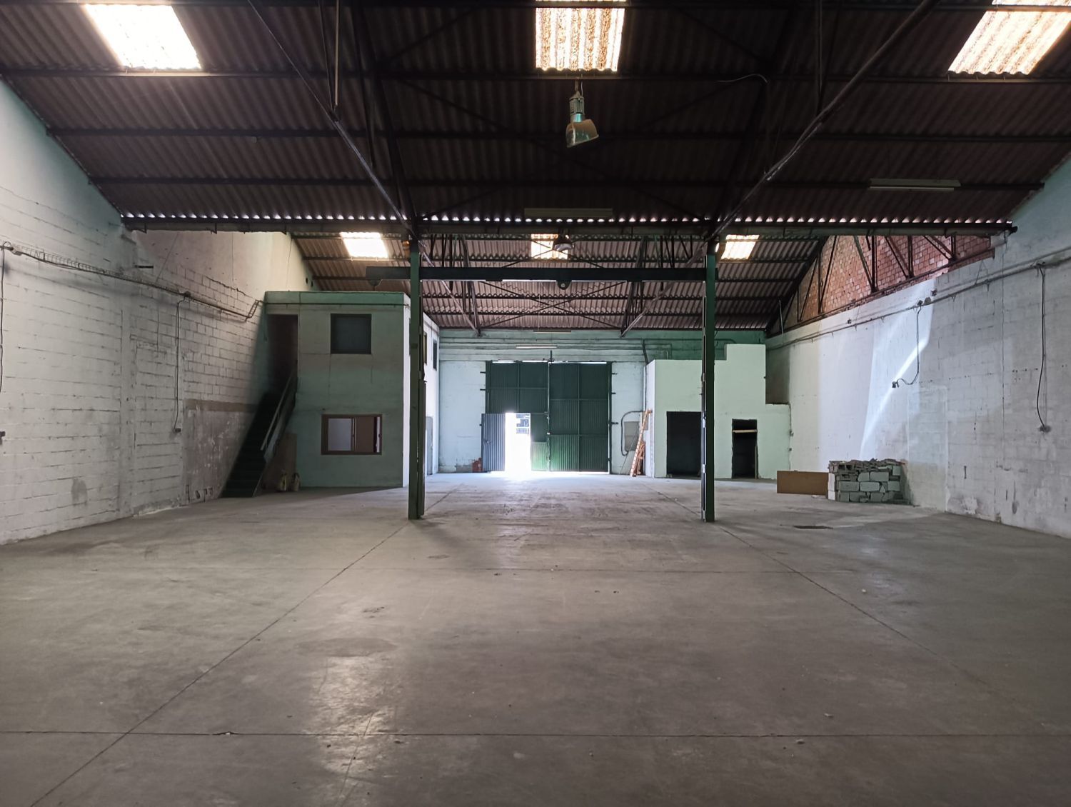 Industrial buildings to rent in Pino Flandes, Sta. Aurelia - Cantábrico - Atlàntico - La Romería