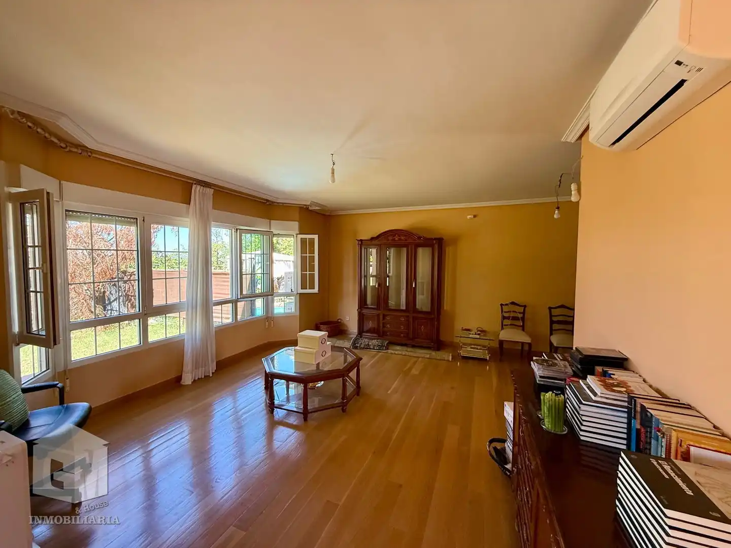 Sala d'estar de Casa o xalet en venda en Villaviciosa de Odón amb Aire condicionat, Calefacció i Jardí privat