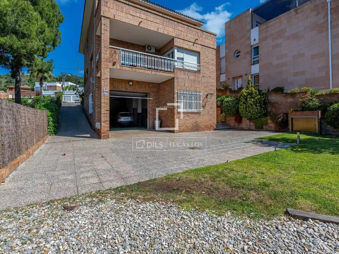 Exterior view of Houses for sale in Sant Just Desvern  with Air Conditioner, Private garden and Terrace