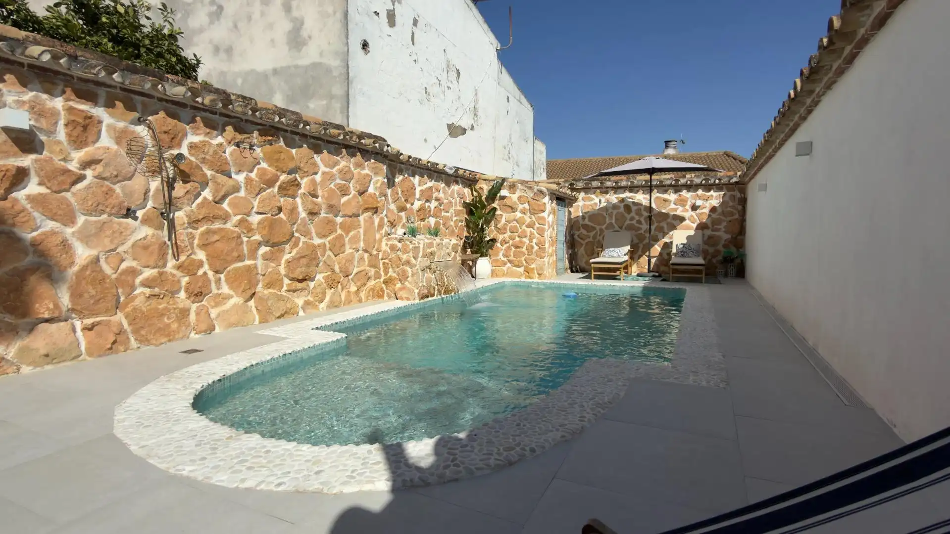 Piscina de Casa o xalet en venda en Almodóvar del Río amb Aire condicionat, Calefacció i Terrassa