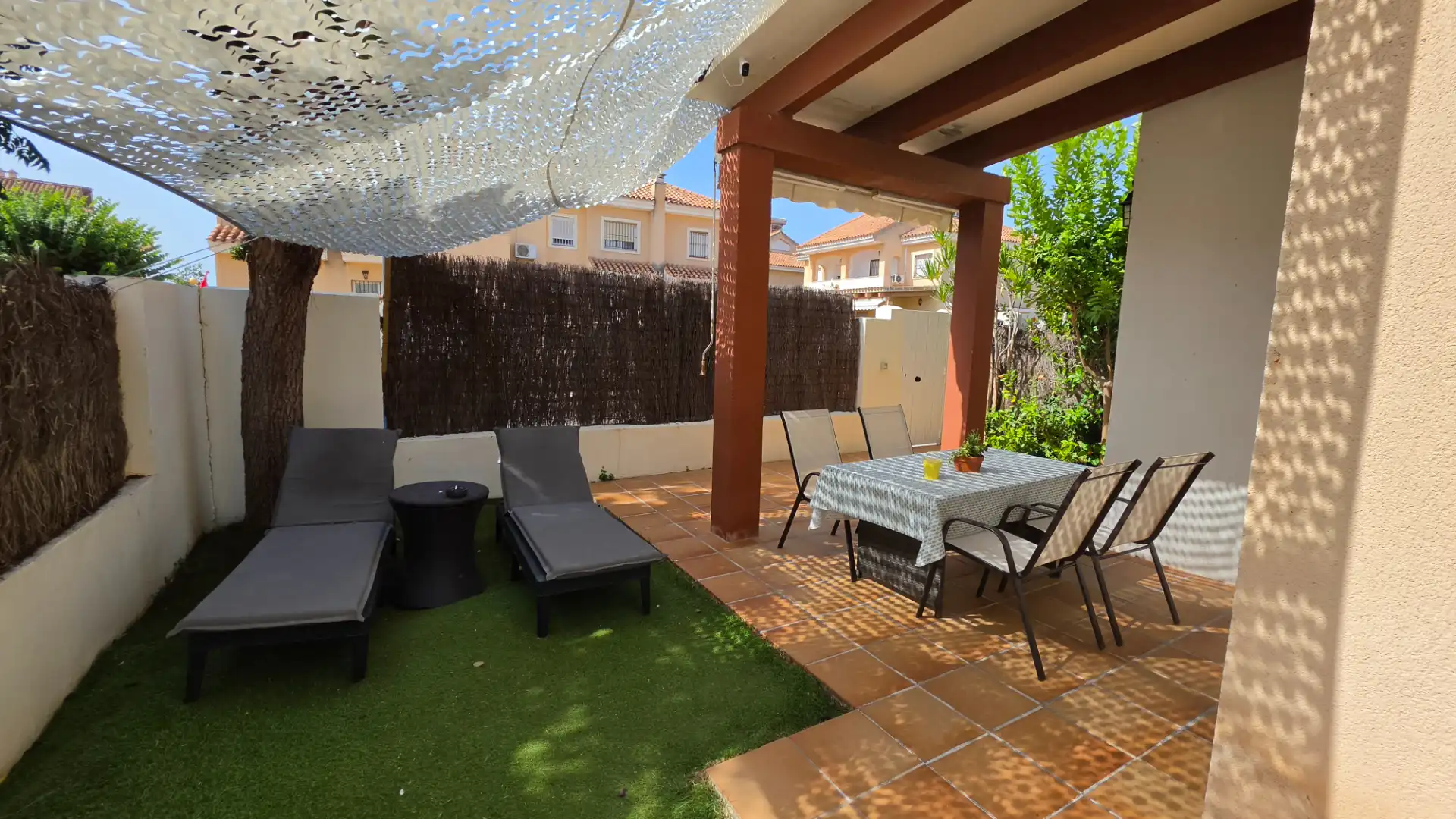 Doppelhaushälfte mit Pool zur Miete in Vistahermosa - Fuentebravía