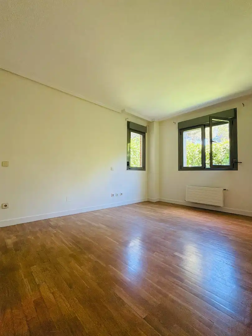 Bedroom of Ground floor for sale in La Moraleja  with Air Conditioner, Heating and Private garden