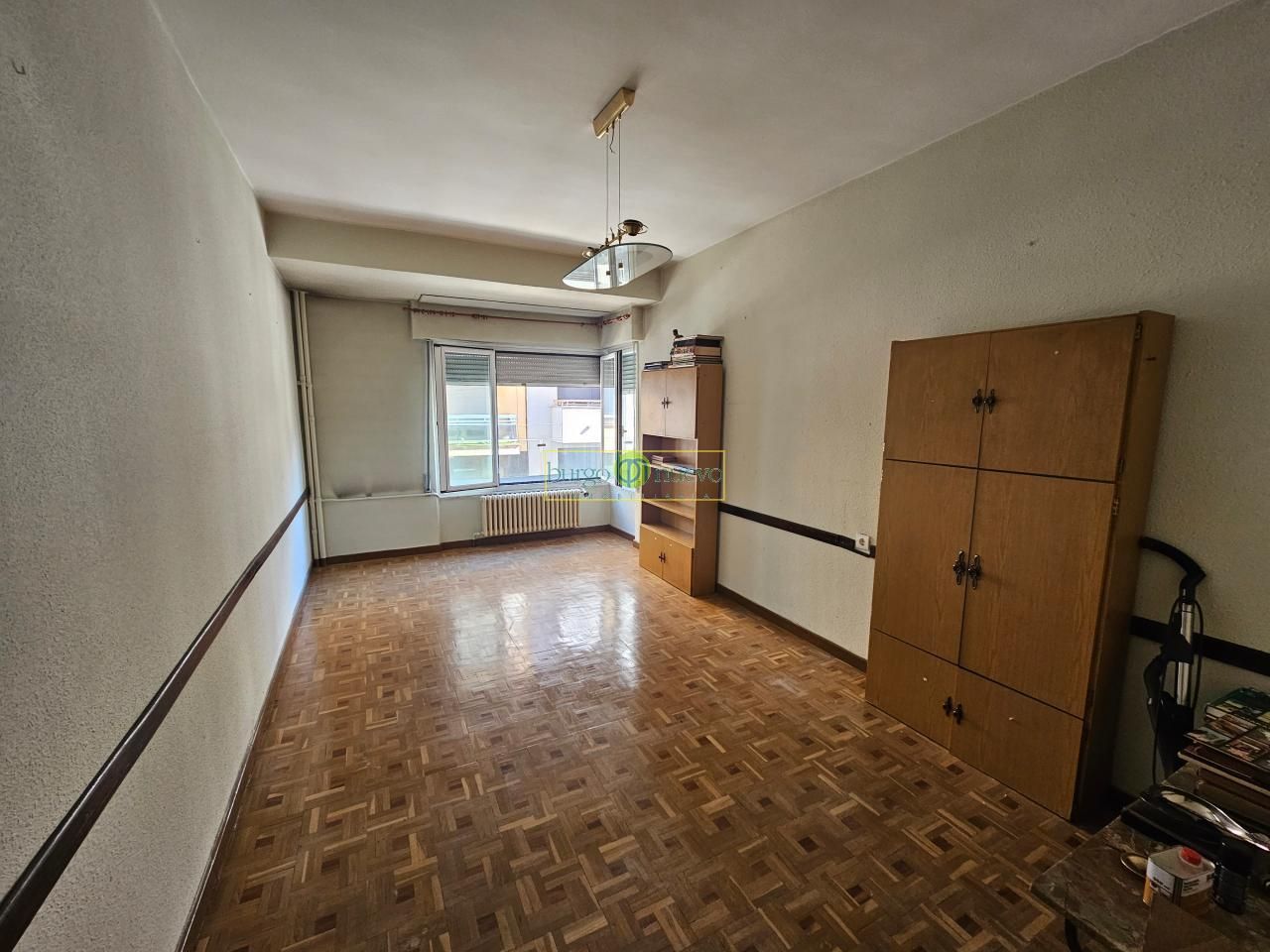 Sala d'estar de Apartament en venda en León Capital  amb Calefacció i Terrassa