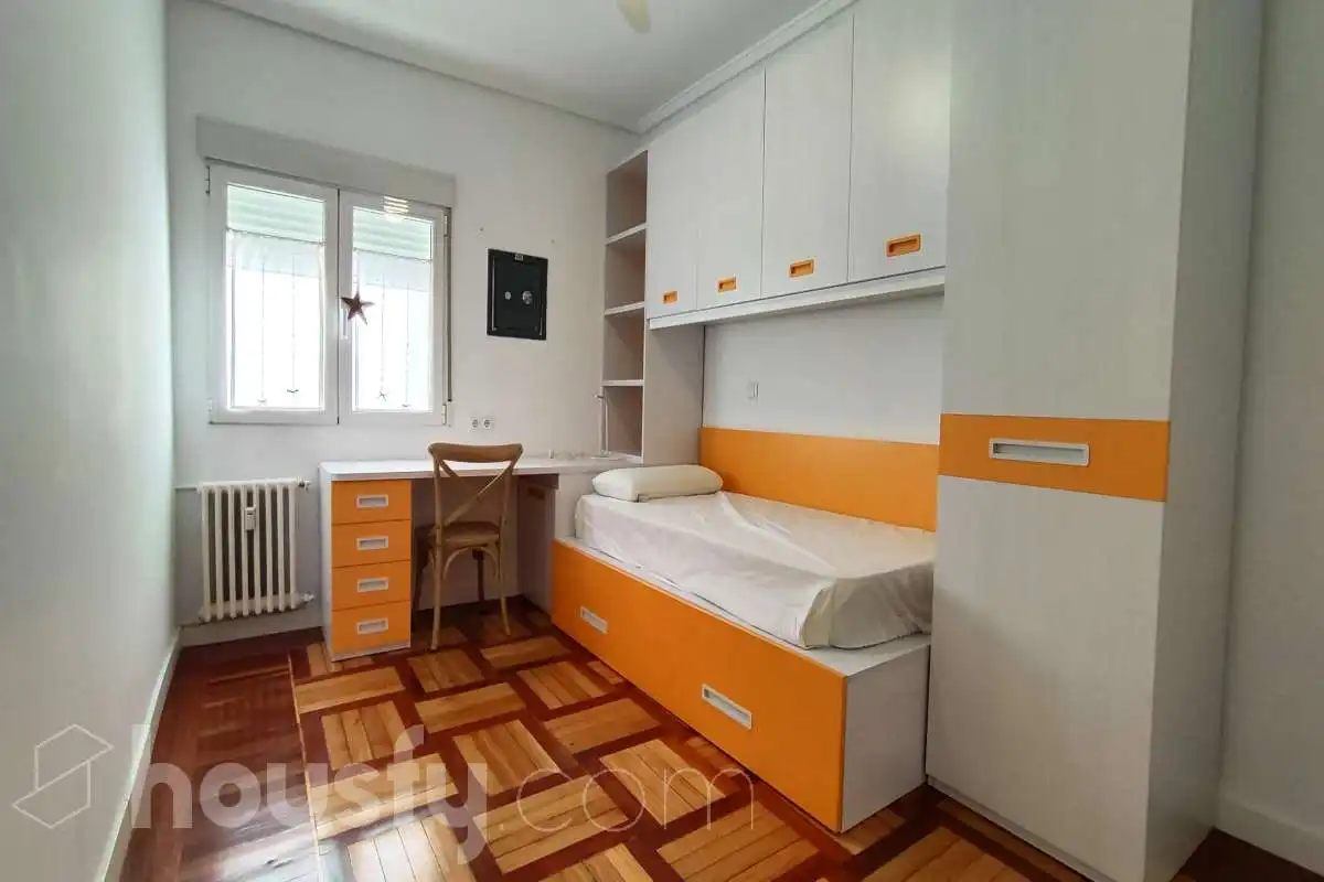 Bedroom of Flat for rent in Madrid  with Air Conditioner, Terrace and Furnished