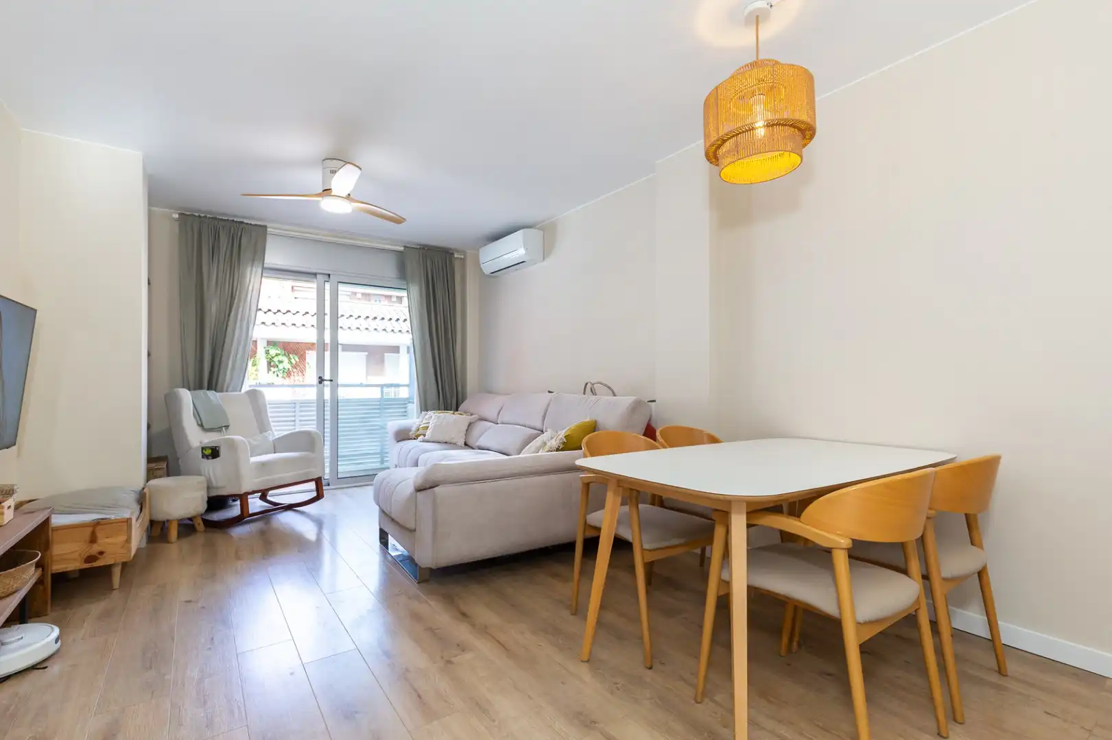Sala de estar de Ático en venta en Rubí con Aire acondicionado, Calefacción y Terraza