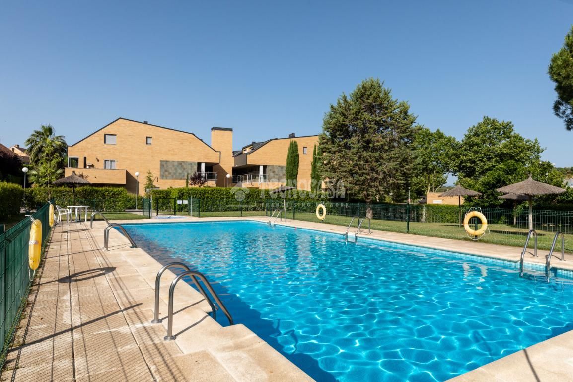 Swimming pool of Flat for sale in Torrelodones  with Air Conditioner, Heating and Terrace