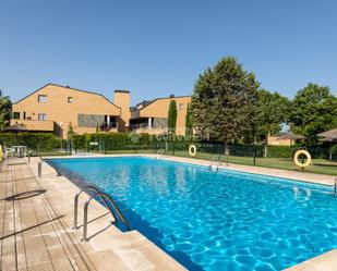 Piscina de Pis en venda en Torrelodones amb Aire condicionat, Calefacció i Terrassa