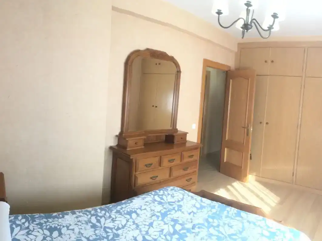 Schlafzimmer von Wohnung zum Verkauf in Cobisa mit Klimaanlage, Privatgarten und Parkett