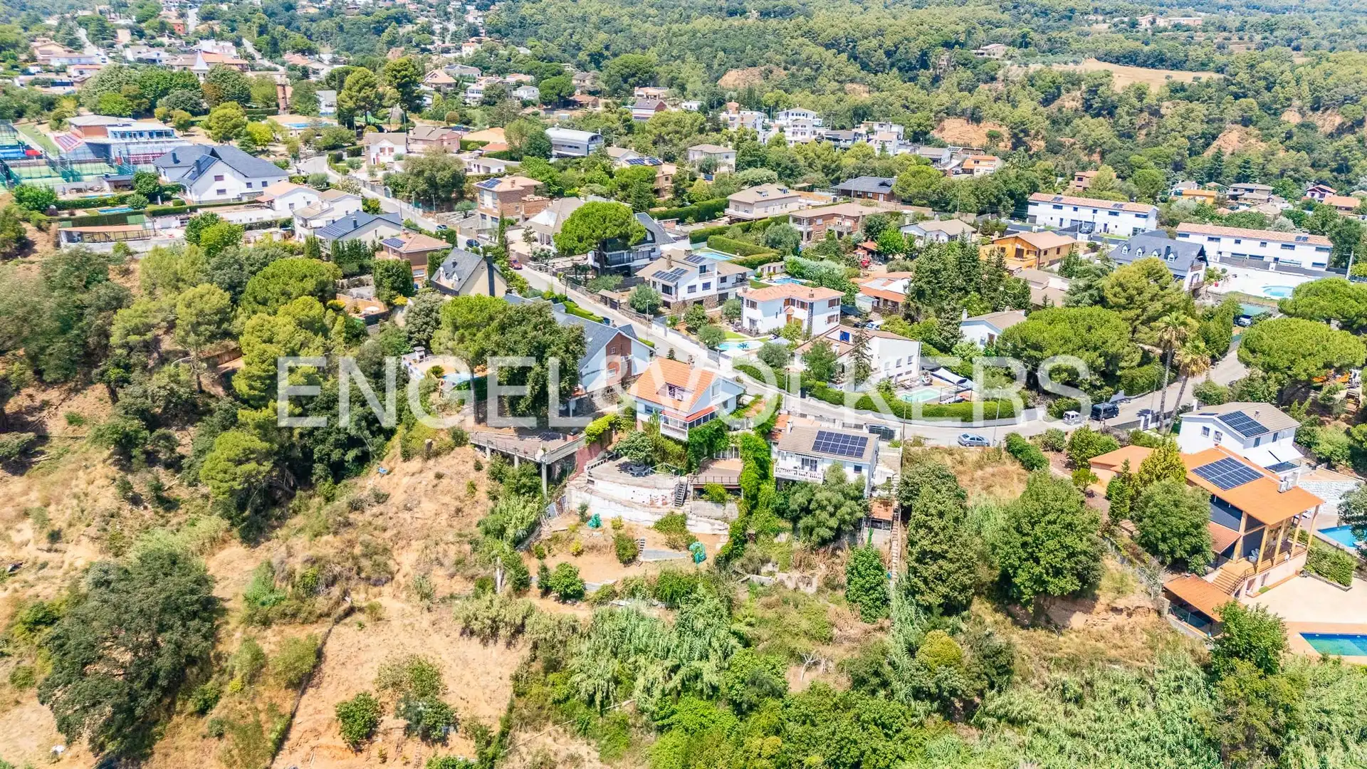 Vista exterior de Casa o xalet en venda en Castellar del Vallès amb Aire condicionat, Calefacció i Terrassa