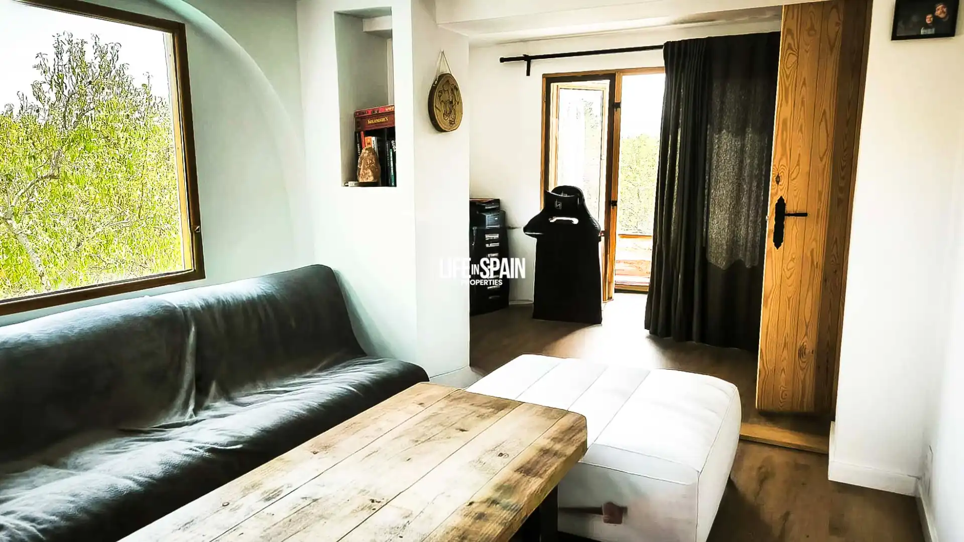 Wohnzimmer von Country house zum Verkauf in Rasquera mit Klimaanlage, Privatgarten und Terrasse
