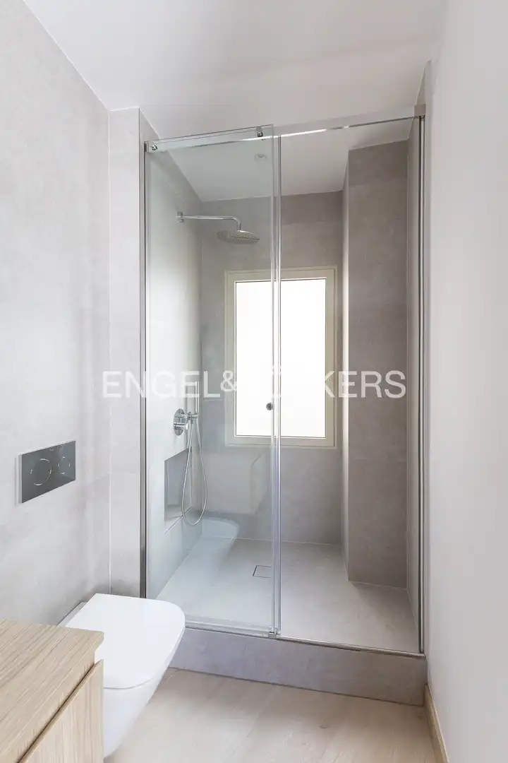 Bathroom of Flat for sale in Madrid  with Air Conditioner, Heating and Terrace